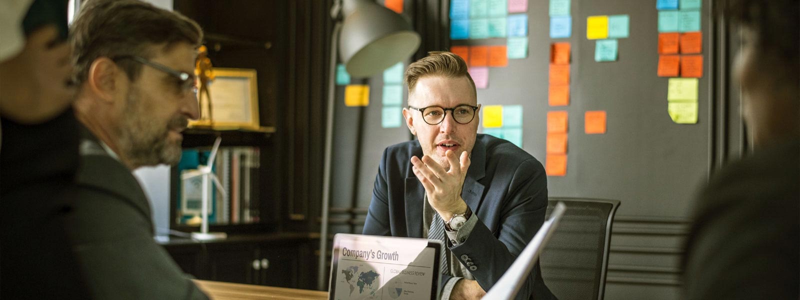 Construindo tecnologia que move pessoas e empresas.